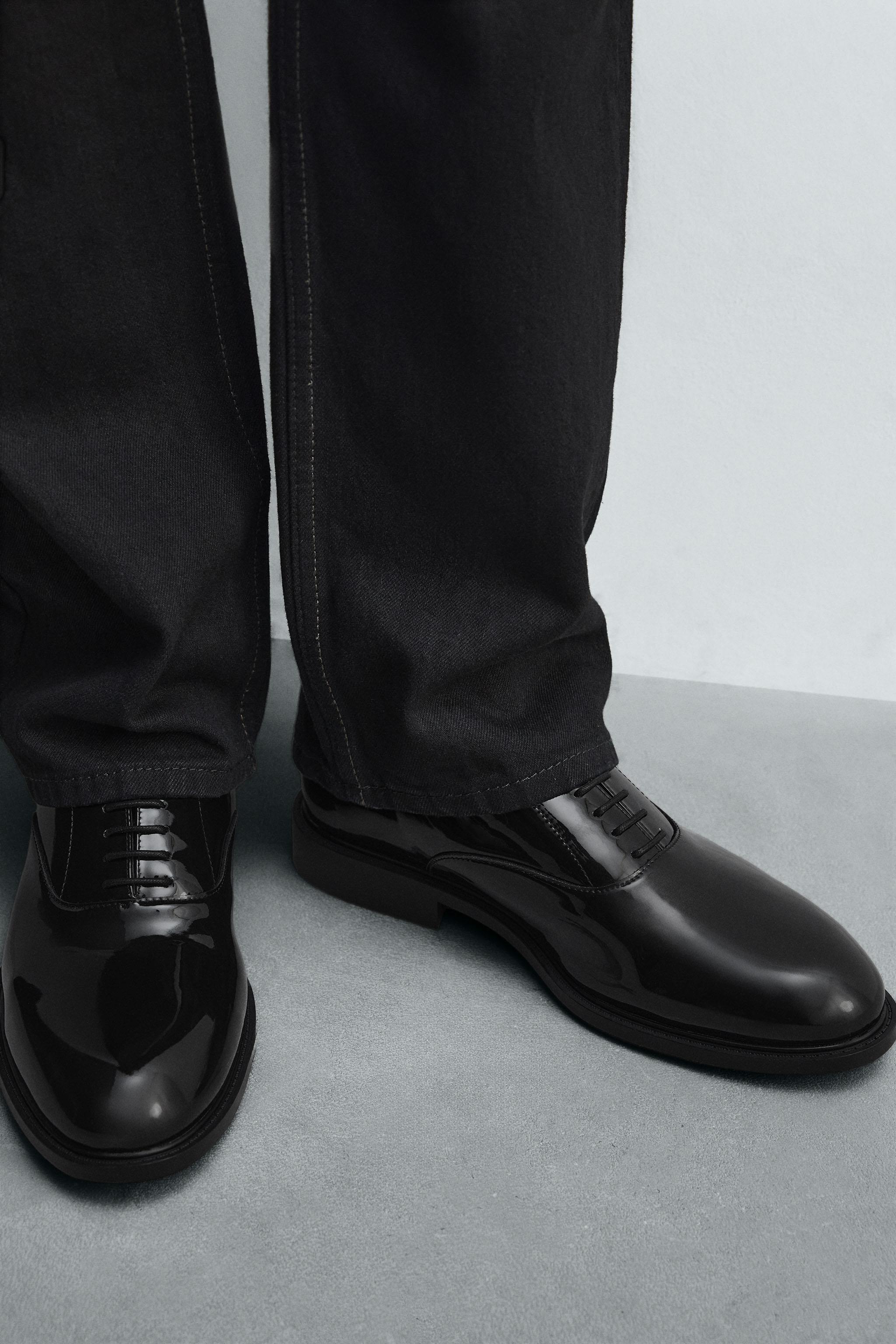 PATENT LEATHER EFFECT DRESS SHOES